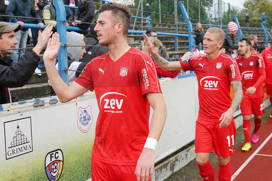 Die Zwickauer Spieler konnten nach dem 2:0-Sieg in Grimma mit den Fans feiern.