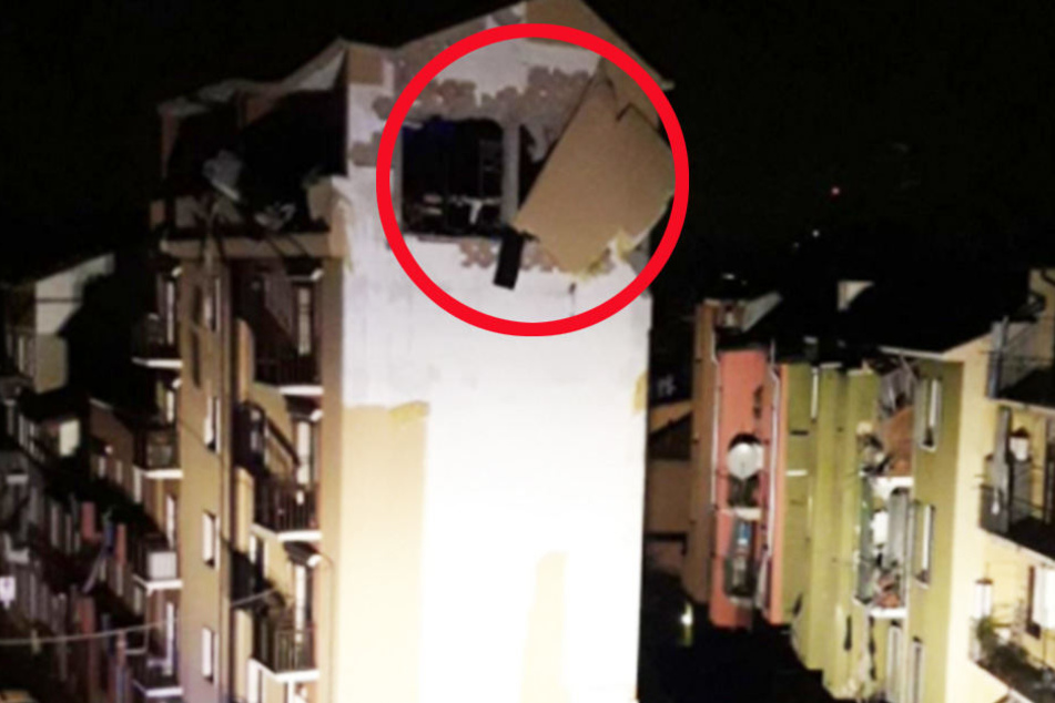 Durch die Wucht der Explosion wurde die ganze Fassade zerrissen.