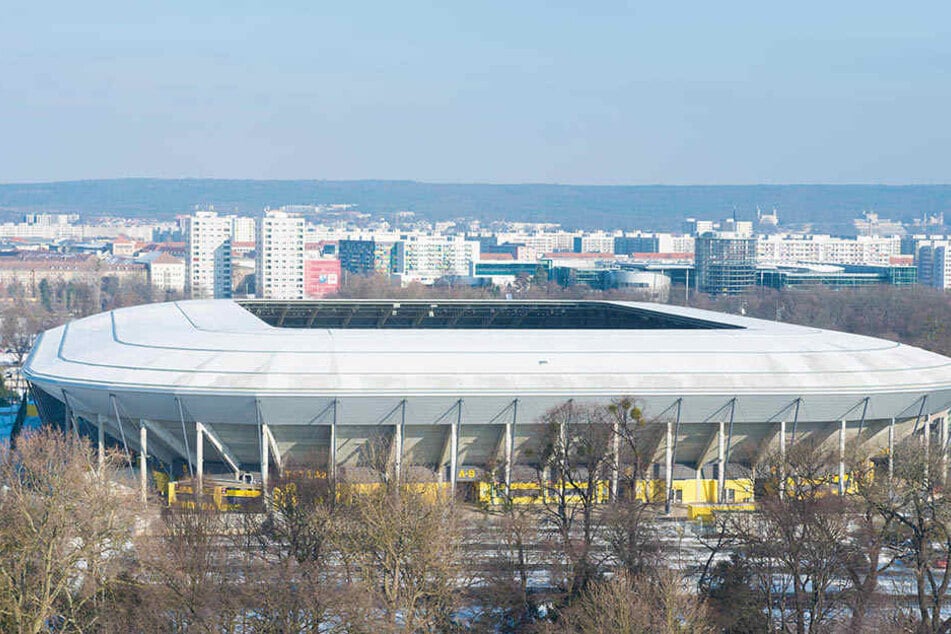 Im Dresdner DDV-Stadion könnten sich dann die besten Nationalmannschaften Europas messen.