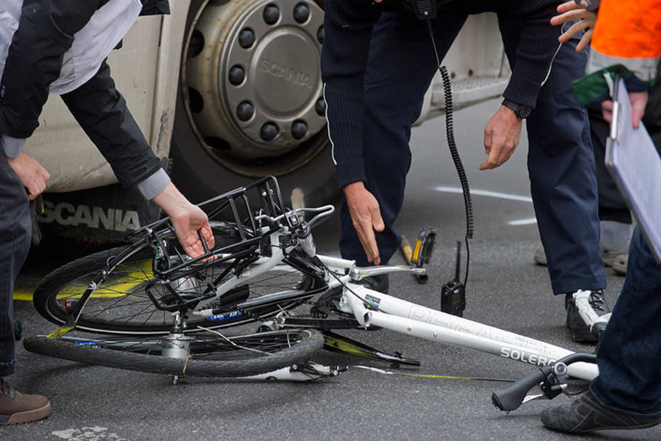 Den genaueren Unfallhergang soll der Verkehrsermittlungsdienst klären. (Symbolbild)