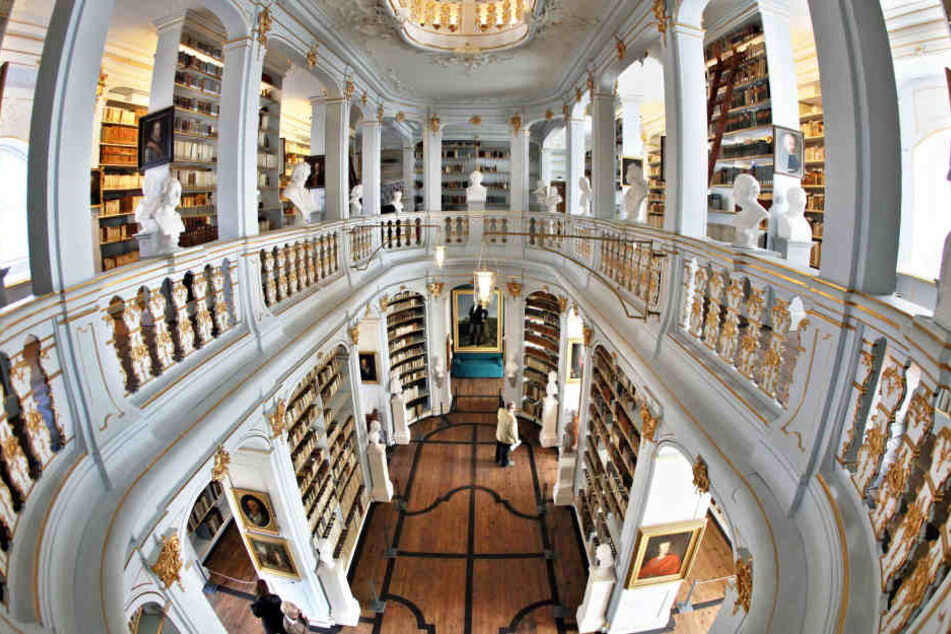 Nach der Wiedereröffnung in neuem Glanz: die prunkvollen Säle der Herzogin Anna Amalia Bibliothek.