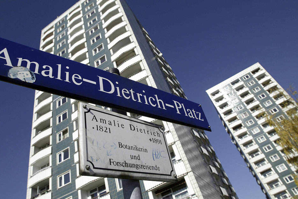 Der Mann wurde in einer Wohnung am Amalie-Dietrich-Platz überfallen.