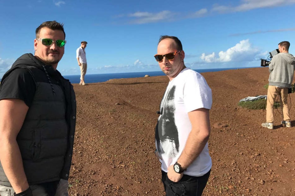 Videodreh auf Madeira: Rico Einenkel (37, l.) und Sebastian Seidel (31) waren
mit Chris Cronauer im Süden für den neuen Hit.
