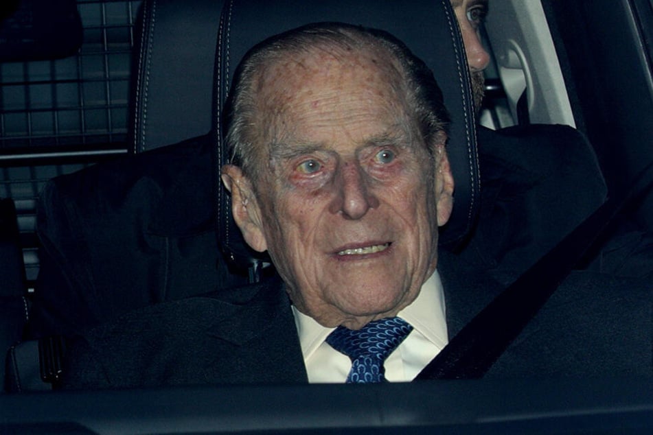 Trotz seiner 97 Jahre setzt sich Prinz Philip noch hinters Steuer.