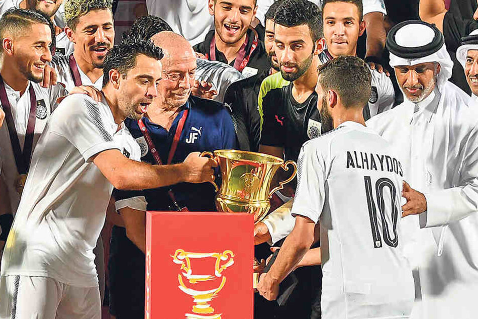 Weltmeister, Europameister, Ex-Barca-Superstar: Xavi (l.) lässt seine Karriere bei Al-Sadd ausklingen und sich das natürlich vergolden.