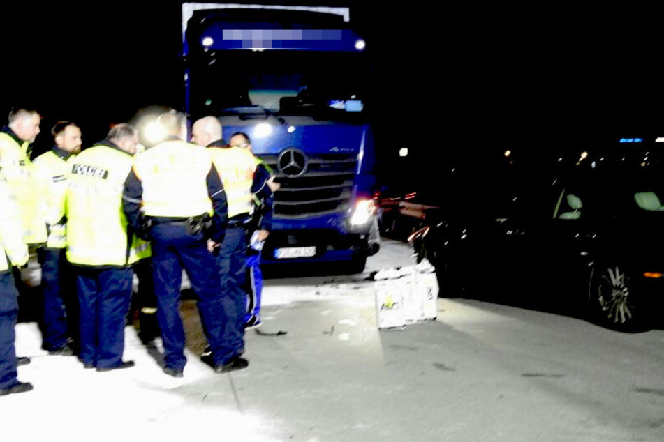 Der Jaguar kollidierte erst mit einem Kleintransporter und wurde dann von einem Lkw gerammt.