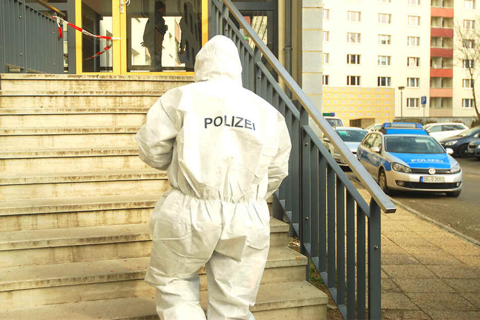 Die Blutspur der Tat zog sich seinerzeit bis zur Straßenbahnhaltestelle. Denn auch der Täter hatte sich verletzt.