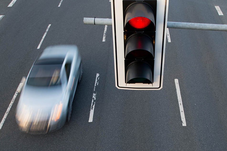 Der Autofahrer wurde bei dem Unfall nicht verletzt. (Symbolbild)