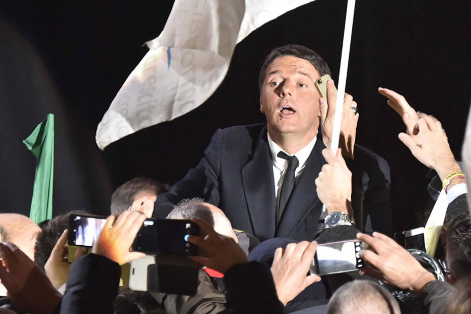 Italiens Ministerpräsident Matteo Renzi (41) schwor seine Anhänger vor dem Referendum ein.