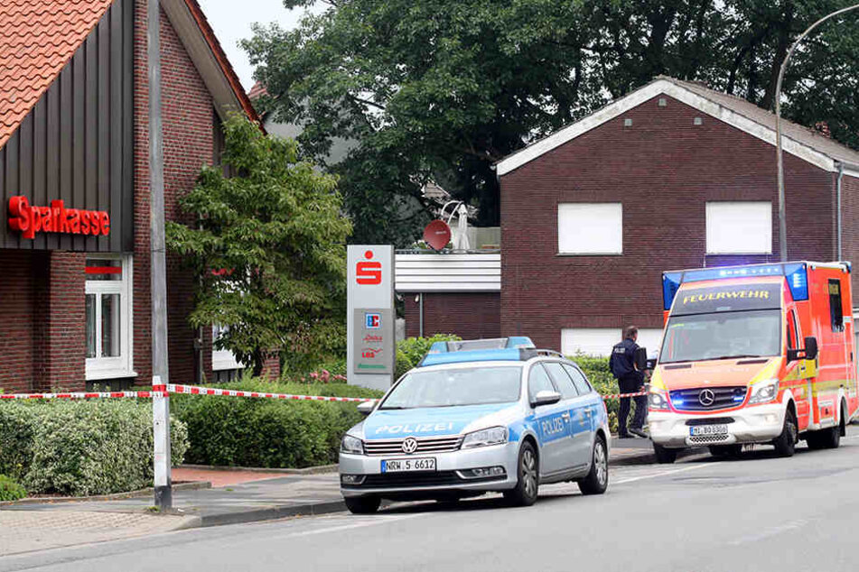 Die Polizei fahndet derzeit nach den zwei Männern.