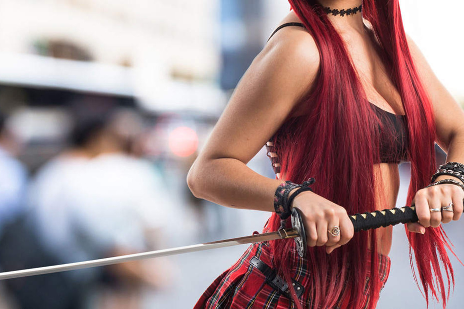 Mit solch oder einem ähnlichen Samurai-Schwert war die 38-Jährige an diesem Morgen unterwegs. (Symbolbild)
