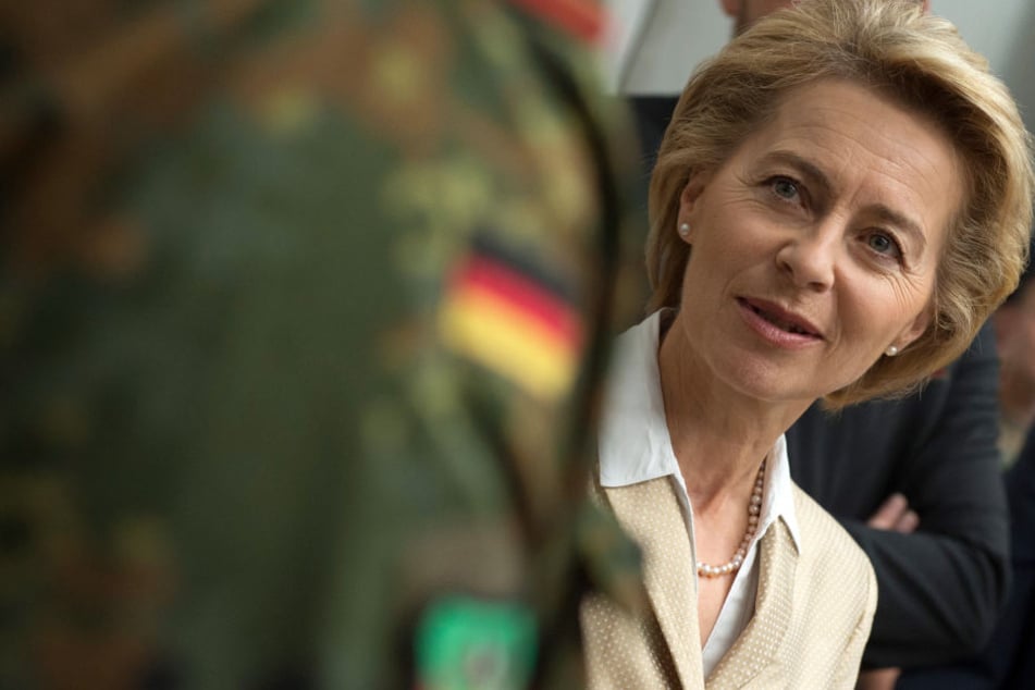 Hat es nicht leicht auf ihrem Posten: Bundesverteidigungsministerin Ursula von der Leyen (59, CDU).