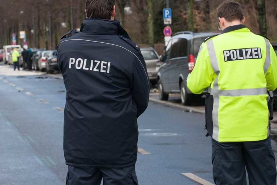 Die Polizisten konnten den 24-Jährigen Unfallfahrer stellen (Symbolbild).