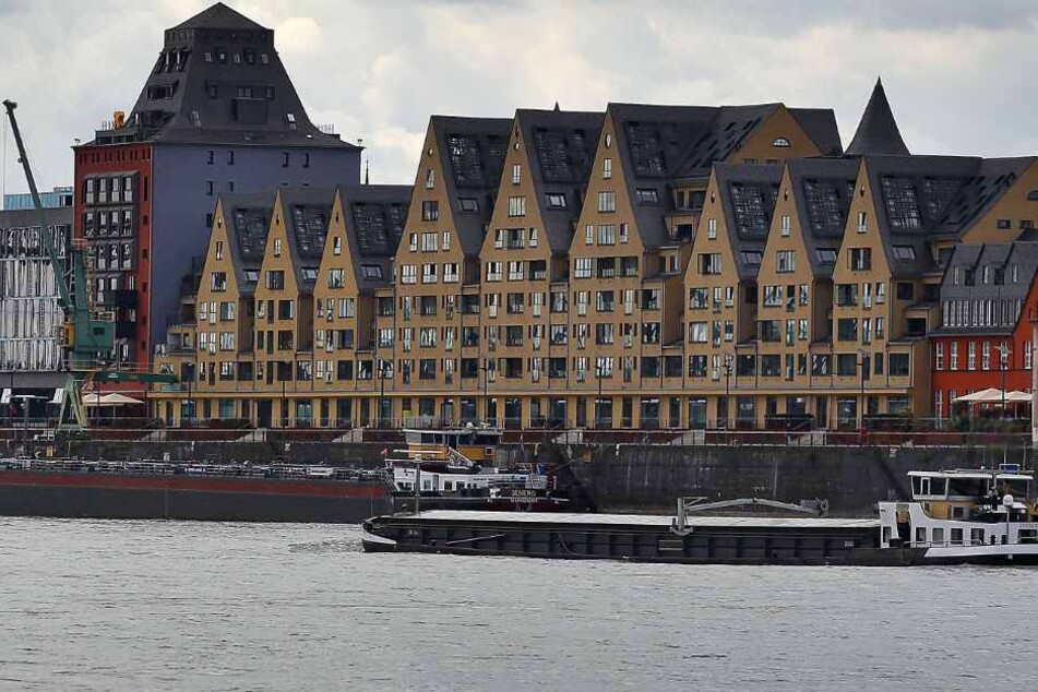 Im Rheinauhafen-Konflikt hat Bezirksbürgermeister Andreas Hupke die Binnenschiffer zu einer Aktuellen Stunde eingeladen.