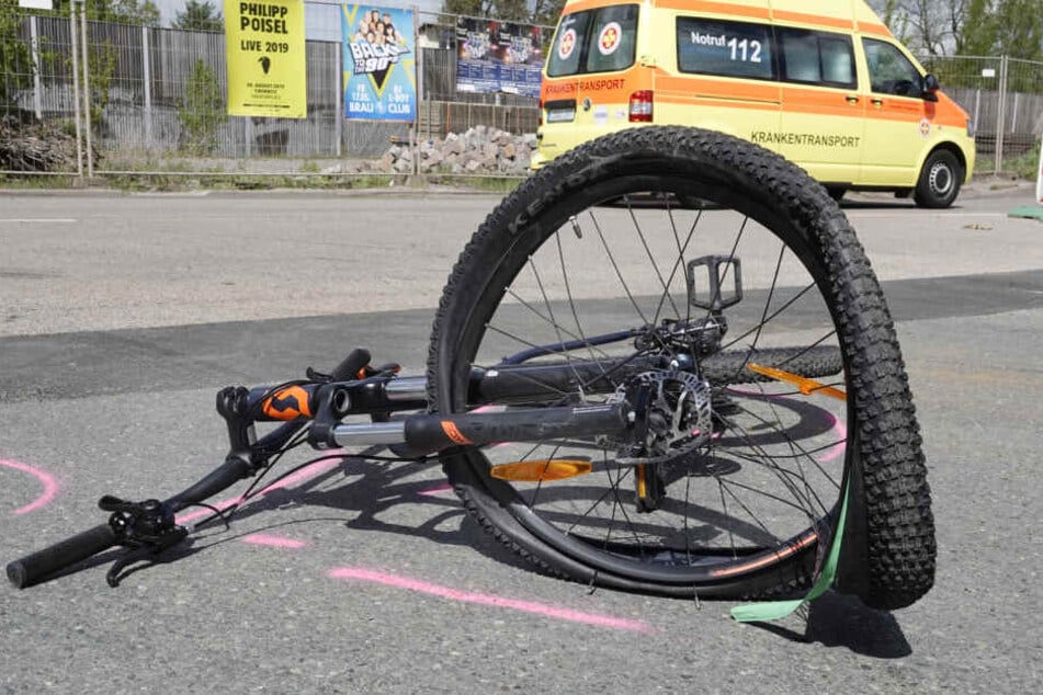 Das Fahrrad war nach dem Unfall komplett demoliert.
