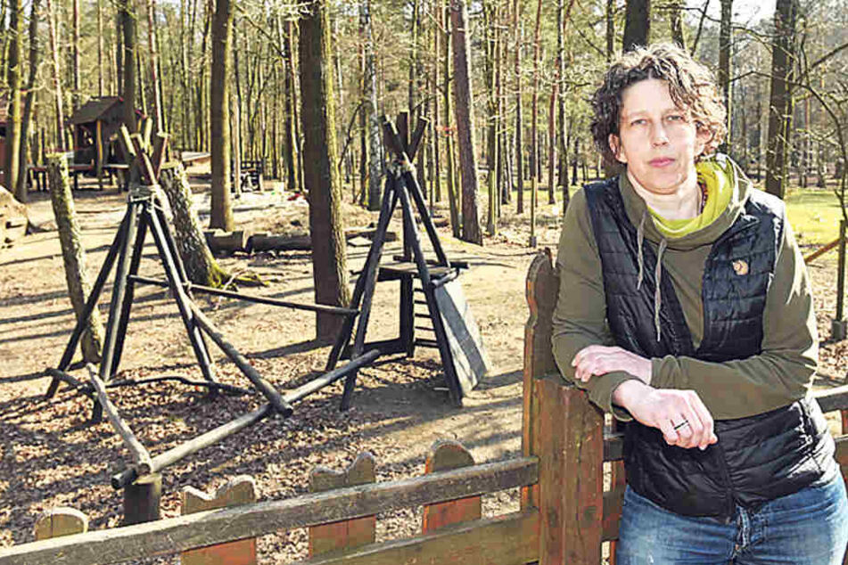 Als Mitarbeiterin des Betreibervereins kämpft Nicole Hohnen (45) um den
Waldspielplatz.