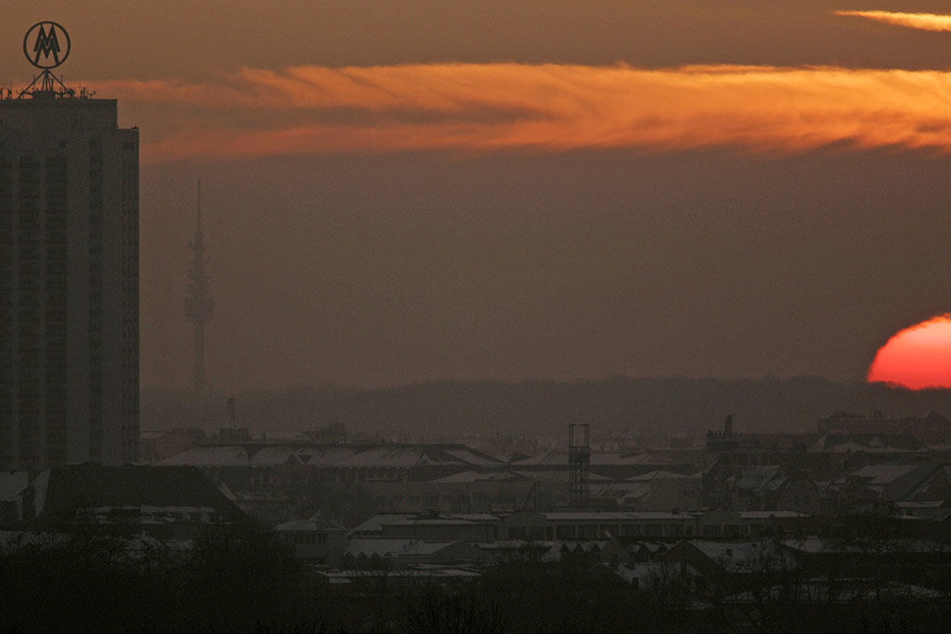 8,6 Meter hoch ist das Leipziger "Doppel-M" auf dem Wintergartenhochhaus.