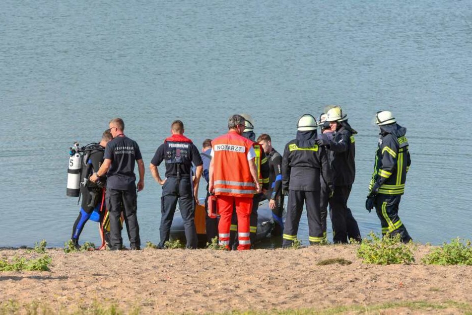 Ein Großaufgebot an Feuerwehr, Polizei und Sanitätern war am Samstagnachmittag am Salbker See 1 wegen einer vermissten Person im Einsatz.