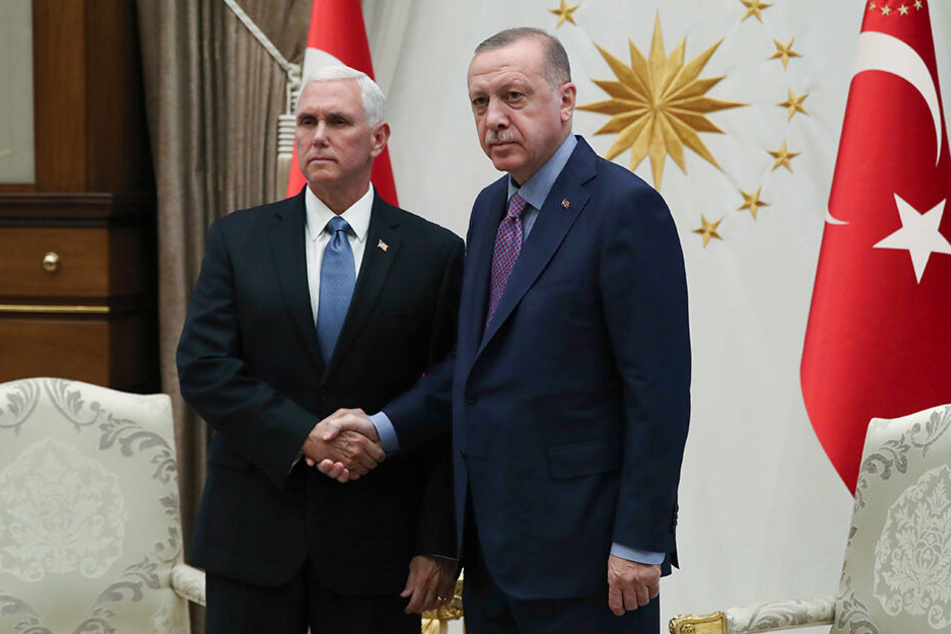 Mike Pence (li.), Vizepräsident der USA, und Recep Tayyip Erdogan, Präsident der Türkei, bei einem Treffen am Donnerstag in Ankara.
