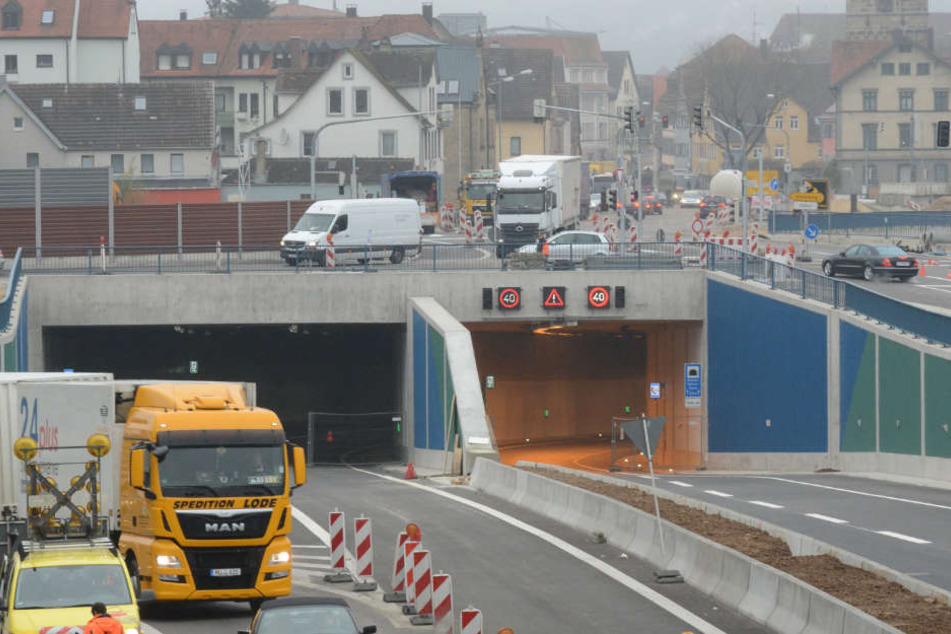 800 Brummi-Fahrer kassierten durch den Blitzer im Einhorntunnel sogar Punkte.