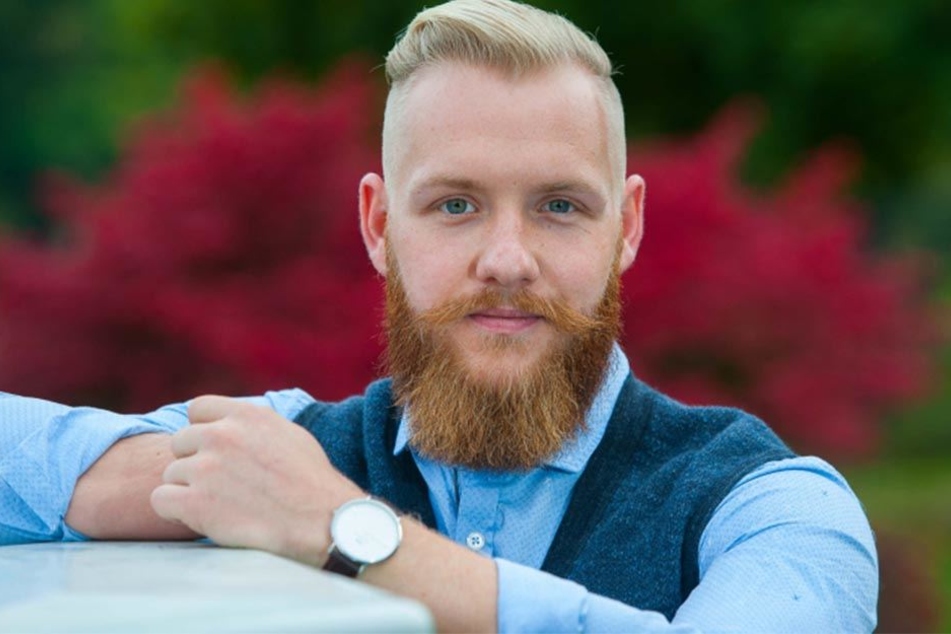 Seit einem Jahr ist Fabian
Brust (25) selbst
überzeugter Bartträger. Seine Pflegeserie "Bartbarossa" ist was
für echte Kerle!