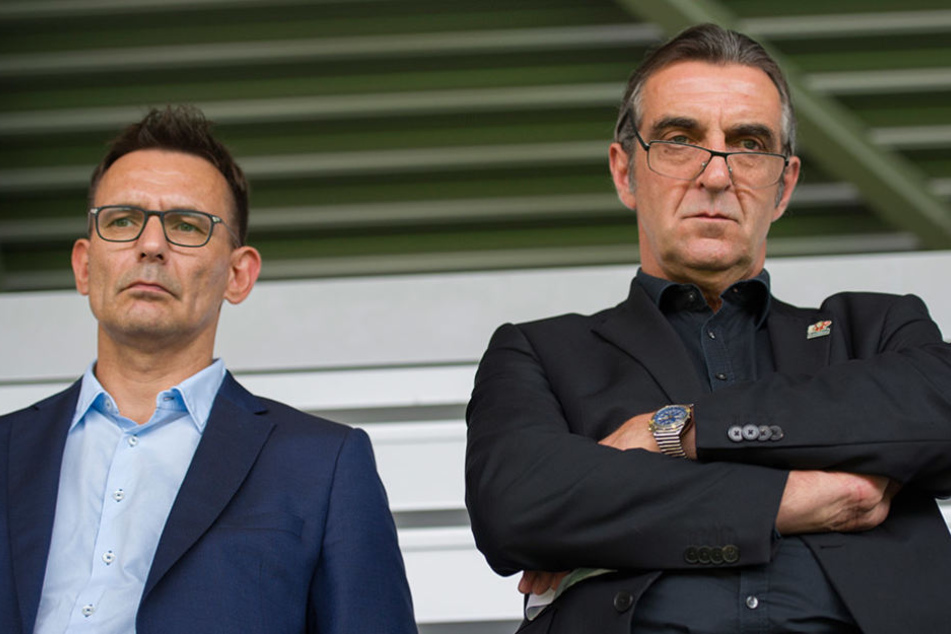 Stecken eigentlich mitten in den Planungen für die neue Saison: Dynamos Geschäftsführer Michael Born (l.)
und Ralf Minge.