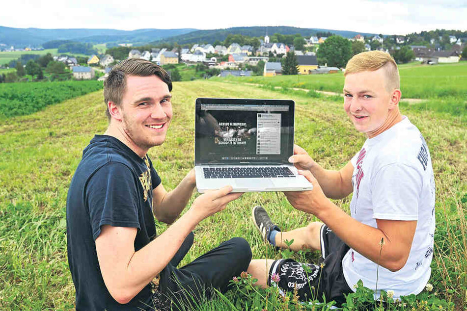 Richard Georgi (20) und Yannic Conrad (20) stecken hinter der Seite.