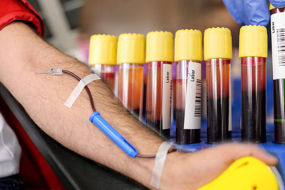 Blutspenden sind vor allem über die Feiertage sehr eng.