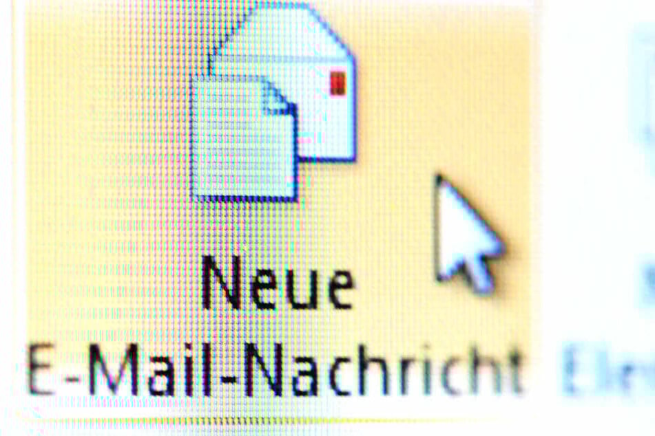 Eine E-Mail-Nachricht ließ eine Lehrerin und ihren Schüler auffliegen.