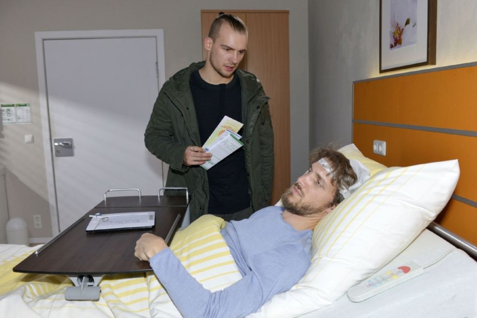 Zwischen den Brüdern Chris (Eric Stehfest, l.) und Felix (Thaddäus Meilinger) gab es in der Vergangenheit jede Menge Konflikte.