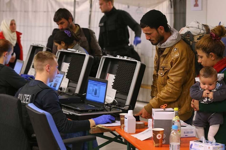 Flüchtlinge bei der Registrierung.