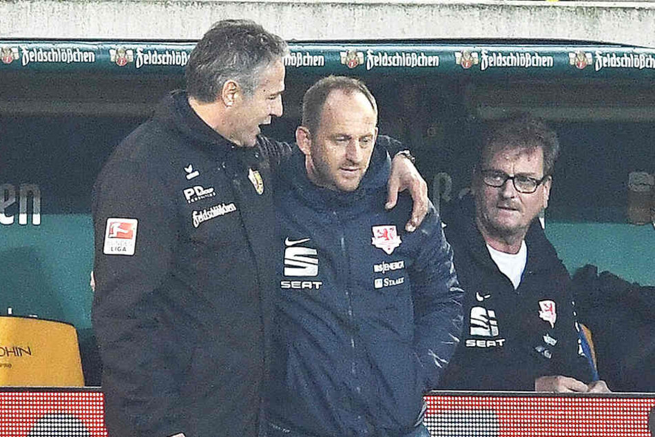Dynamo-Coach Uwe
Neuhaus (l.) und
Braunschweigs
Trainer Torsten Lieberknecht
sind zwei
Kollegen, die sich respektieren
und mögen.