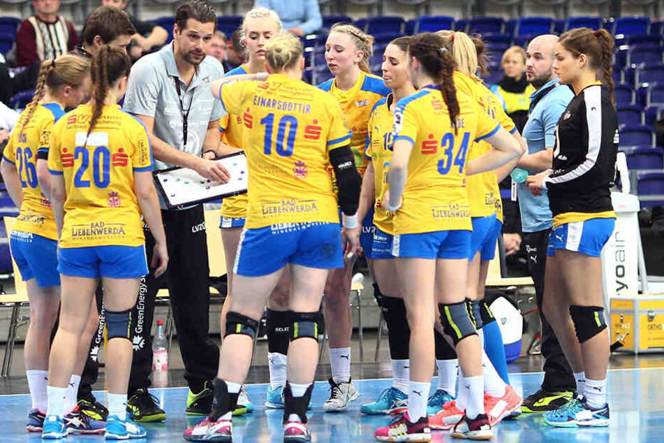 Die Spielerinnen des HC Leipzig konnten sich am Sonntag nicht gegen die Gegner vom Thüringer HC durchsetzen.