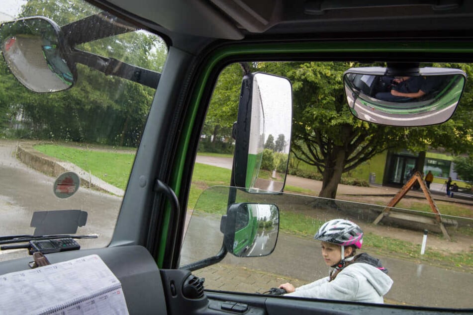 Radfahrer im sogenannten toten Winkel werden oft von Autofahrern übersehen.