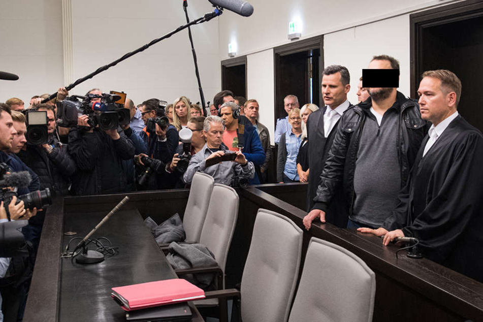 Die Staatsanwaltschaft wirft Wilfried W. (46) und seiner Ex-Frau Angelika (47) zweifachen Mord durch Unterlassen sowie mehrfache Körperverletzung vor.