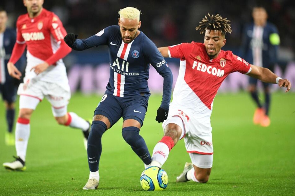 Benjamin Henrichs (r., neben PSG-Star Neymar) wird im Winter nicht zu RB Leipzig wechseln.