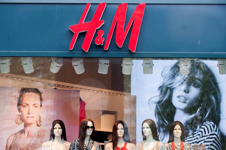 H&M will mehrere Filialen schließen. (Symbolbild)