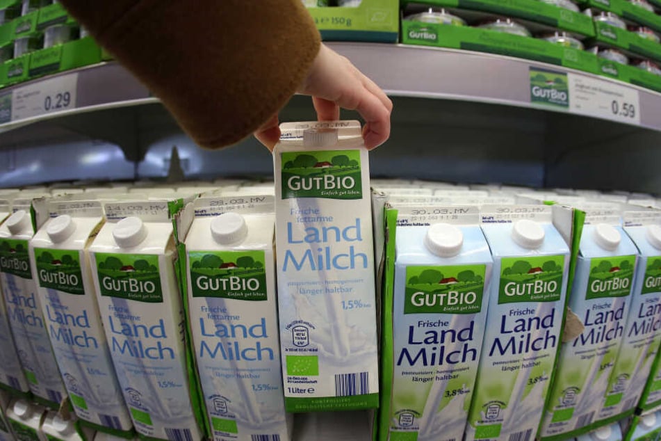 Das Angebot an Biomilch deckt sich nicht mit der Nachfrage. (Archivbild)
