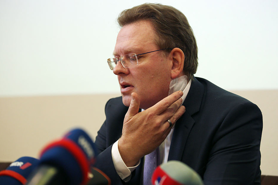 Der Bürgermeister von Altena, Andreas Hollstein (56, CDU), wurde in einem Dönerladen mit dem Messer angegriffen.