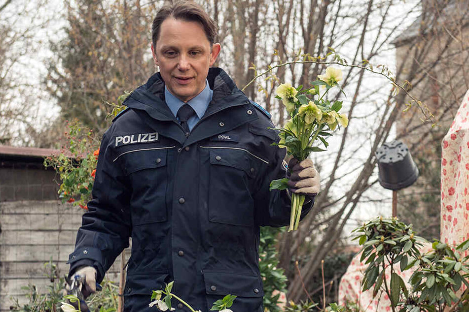 Polizist Lupo (Arndt Schwering-Sohnrey, 44) ist in Kollegin Dorn verliebt, schreibt ihr Gedichte: „Kira, schönste aller Rosen...“