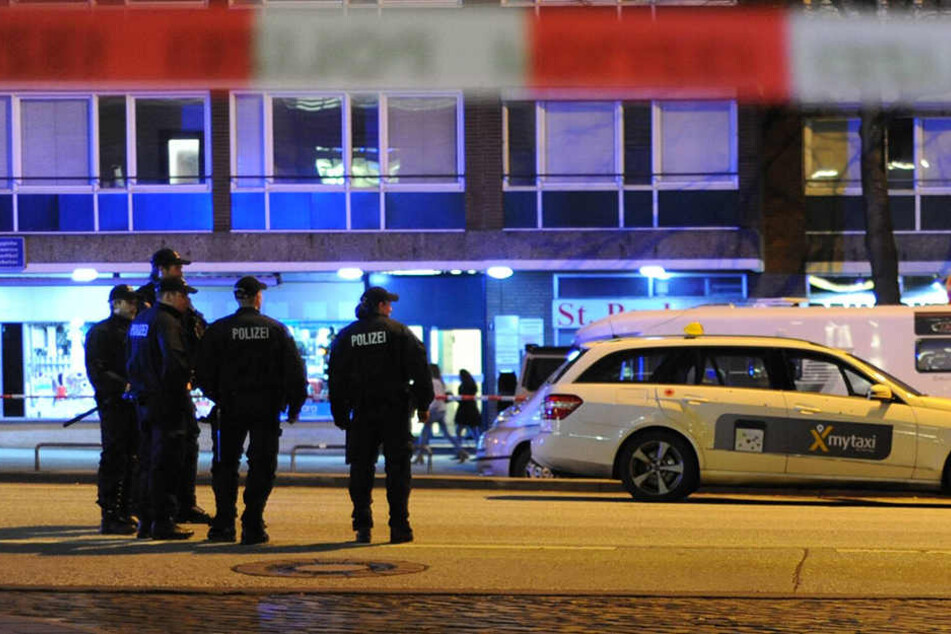 Die Sofortfahndung mit 16 Streifenwagen blieb bisher erfolglos.