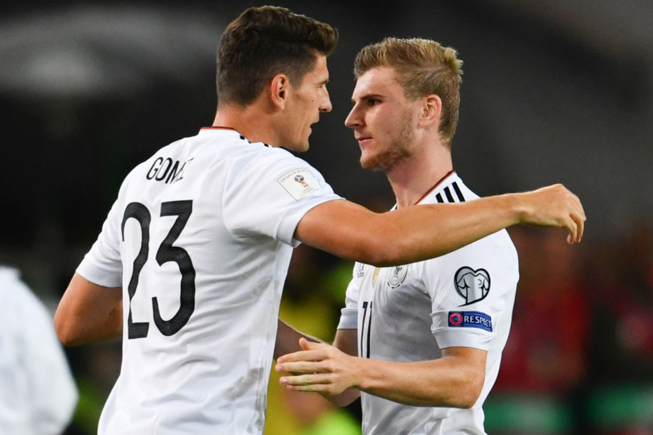 Zwei, die sich kennen, schätzen und um die WM-Plätze im Sturm konkurrieren: Mario Gomez (l.) und Timo Werner.