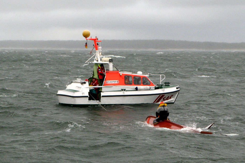 Zwei Berliner mussten aus der Ostsee gerettet werden.