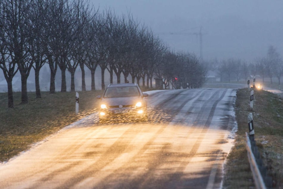Ein stürmischer Wind sorgt für Schneeverwehungen.