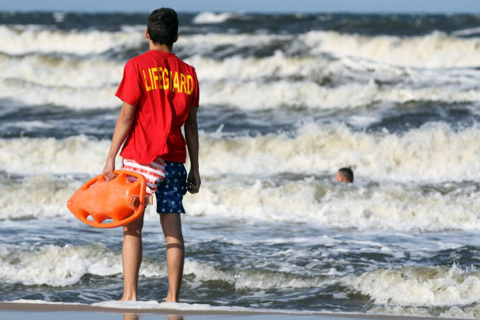 Am Sonnntag ist ein Urlauber aus Sachsen-Anhalt beim Schwimmen in der Ostsee ums Leben gekommen. (Symbolbild)