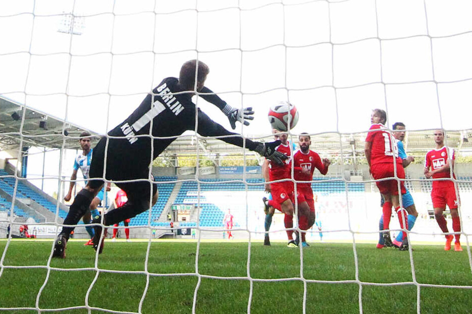 Matti Langer als Torschütze. Hier trifft der 29-Jährige zum 3:1 im Heimspiel gegen den Berliner AK.