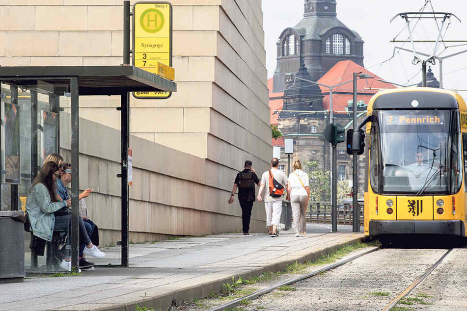 Wegen der Bauarbeiten am Rathenauplatz wird die Straßenbahn-Haltestelle Synagoge zeitweise nicht bedient.
