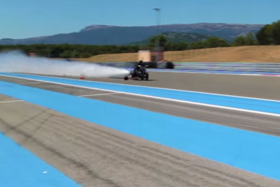 Gissy liebte den Kick. Mit über 300 km/h raste er über eine Rennstrecke.
