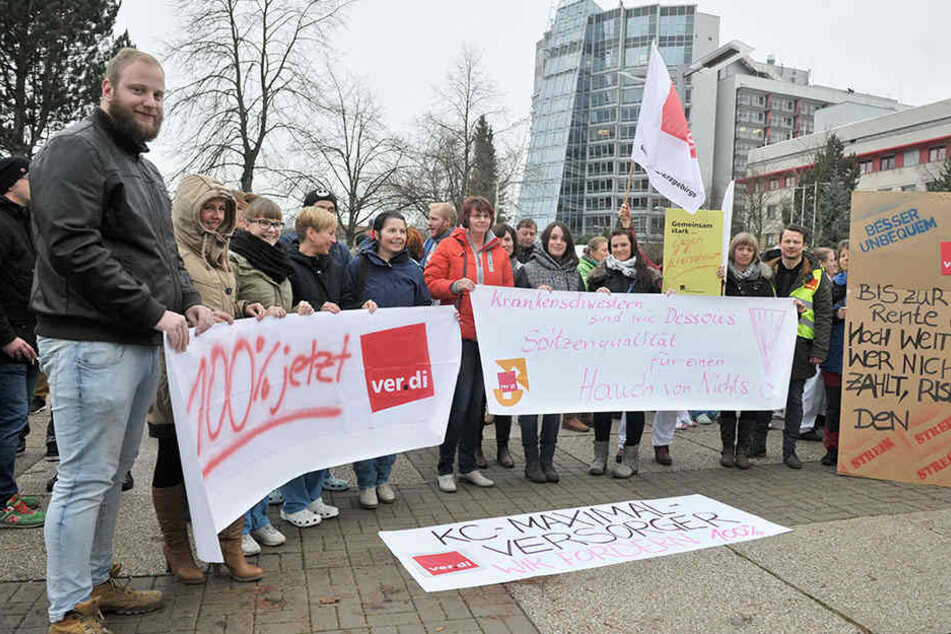 Rund 150 Pfleger und Therapeuten des Klinikums demonstrierten für bessere
Löhne.