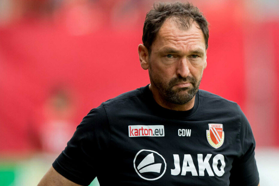 Pele Wollitz muss mit Energie Cottbus den nächsten Rückschlag hinnehmen.